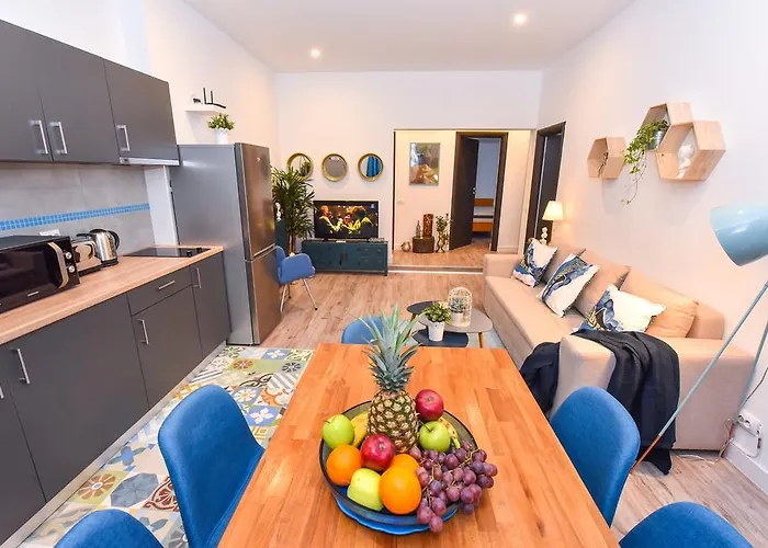 Parliament & River View *