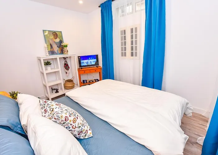 Parliament & River View *