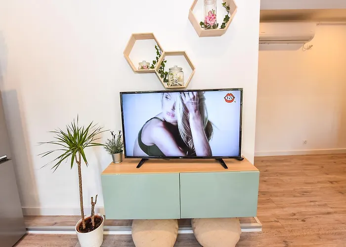 Parliament & River View