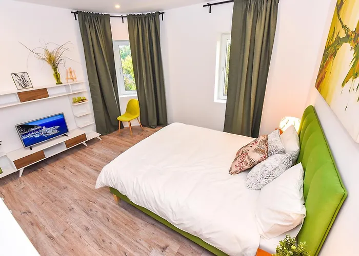 Parliament & River View * Bucareste