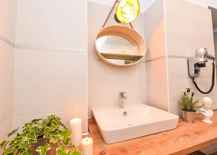 Parliament & River View