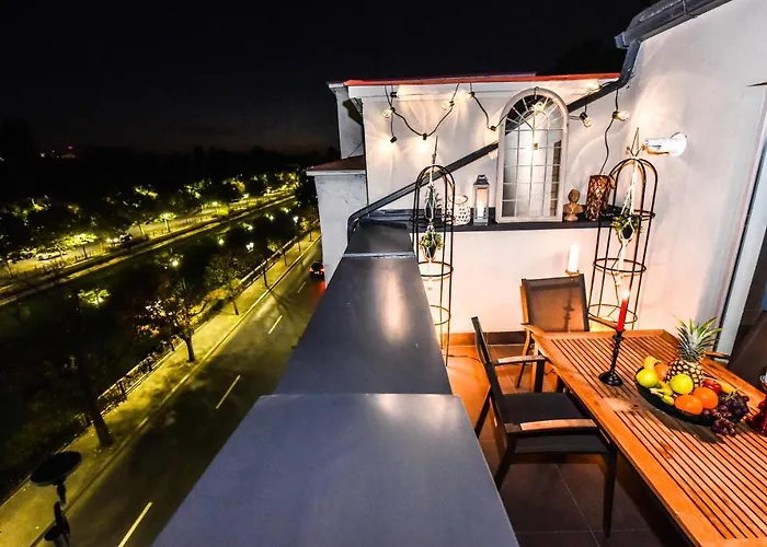 Parliament & River View Bucareste