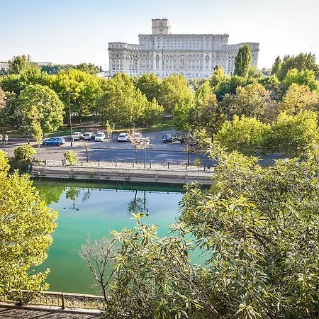 Parliament & River View Βουκουρέστι