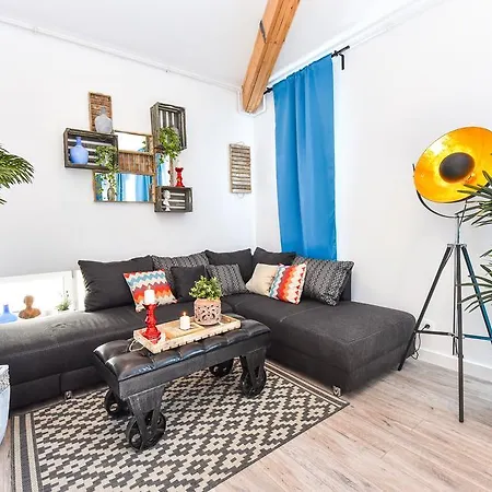 Parliament & River View *