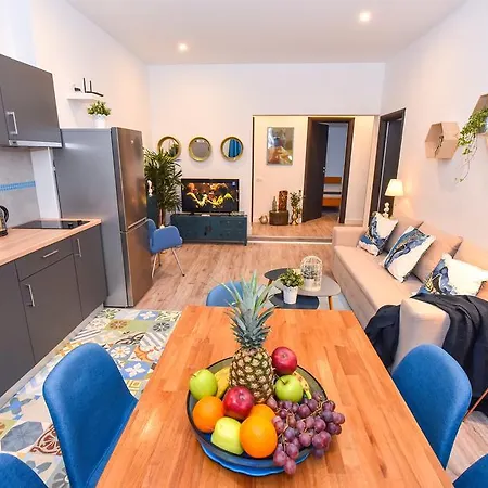 Parliament & River View *