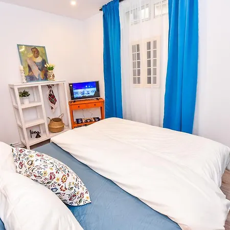 Parliament & River View *