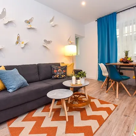 Parliament & River View Apartment