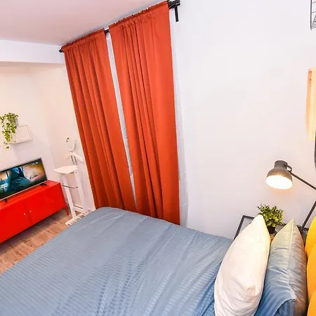 Parliament & River View