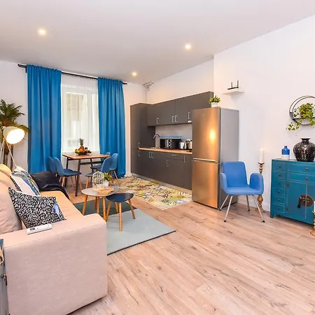 Parliament & River View Апартаменти *