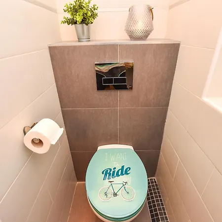 Parliament & River View