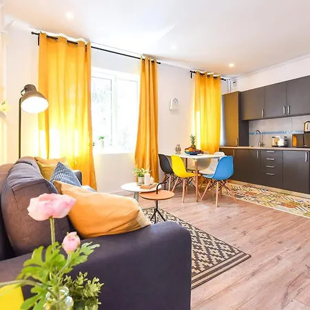 Parliament & River View Apartment *