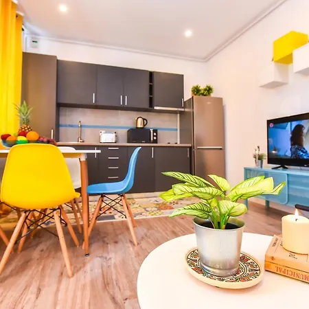 Parliament & River View Бухарест