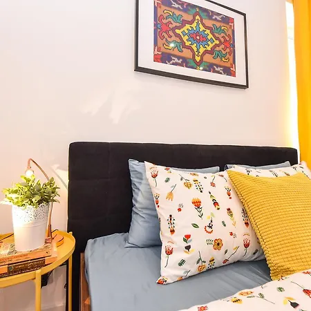 Parliament & River View *