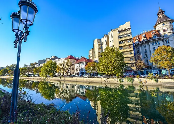 Parliament & River View Daire