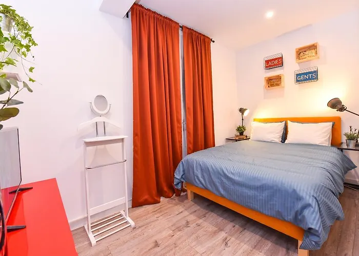 Parliament & River View *