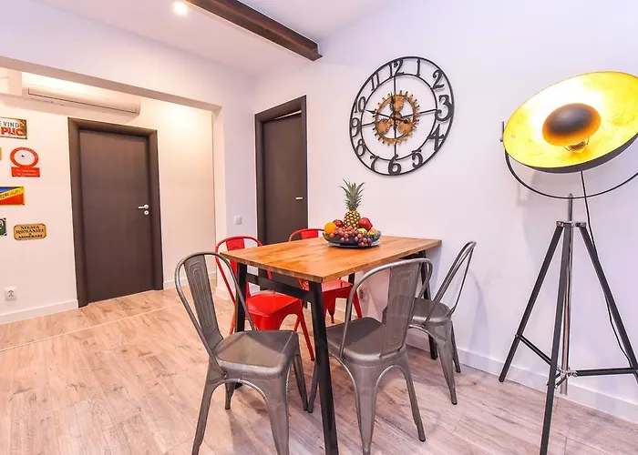 Parliament & River View *