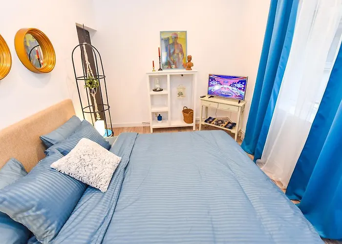 Parliament & River View *