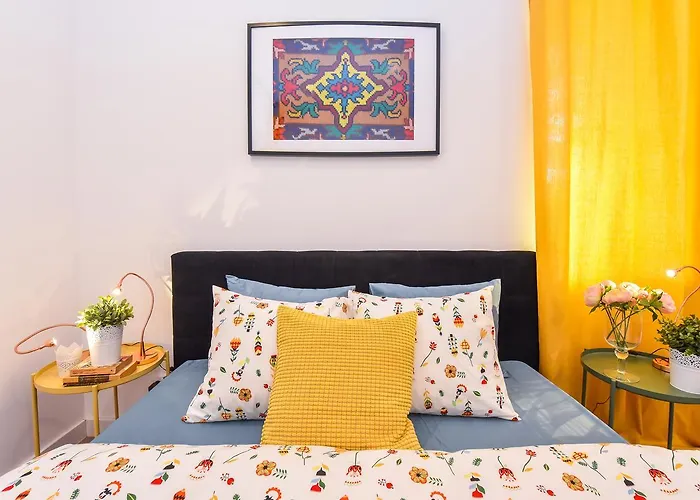 Parliament & River View *