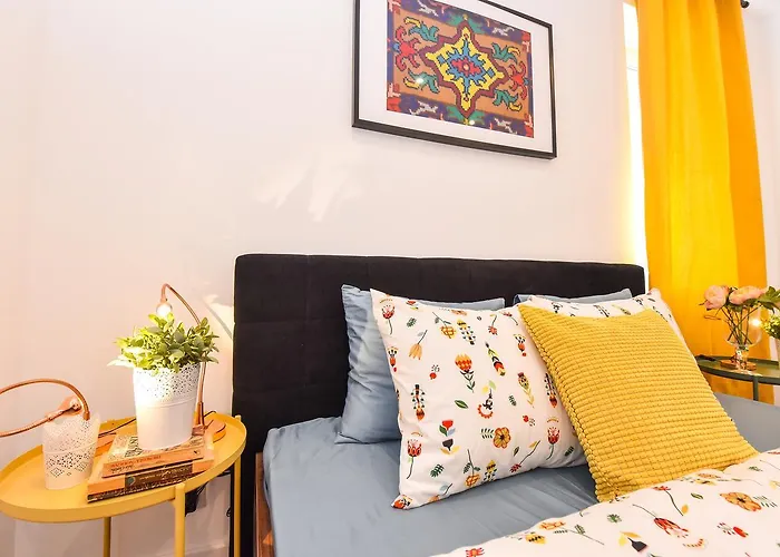 Parliament & River View *