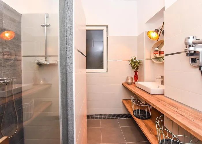 Parliament & River View Bukarest