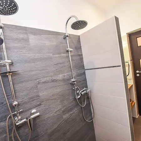 Parliament & River View Appartement