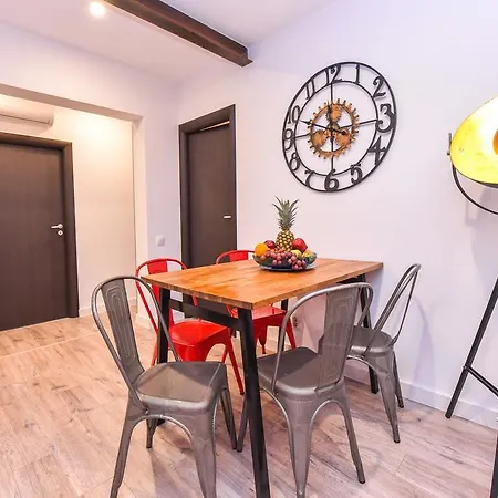 Parliament & River View *