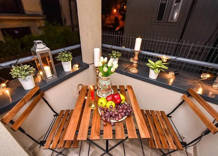 Parliament & River View * 布加勒斯特