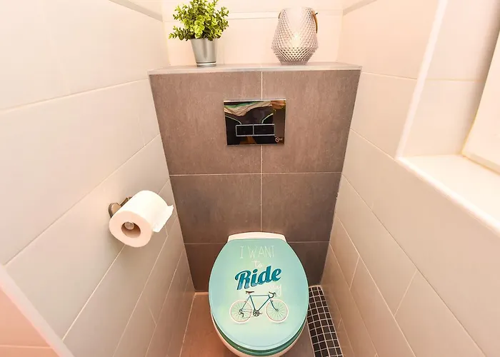 Parliament & River View